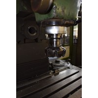 Vertical metal milling machine METBA